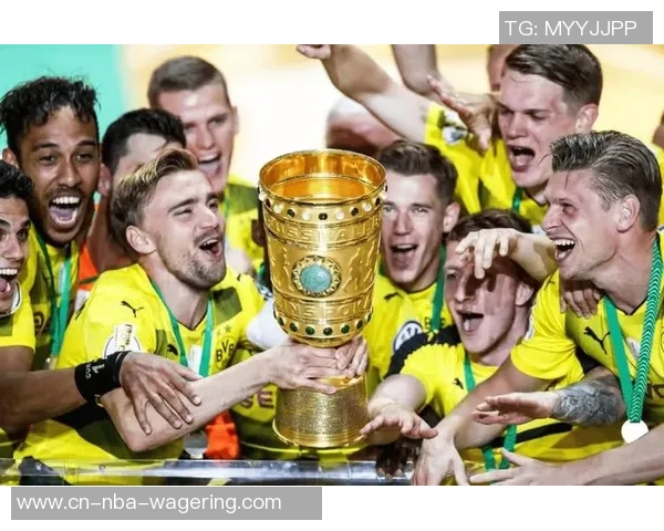 多特蒙德足球的辉煌历程与未来展望：从黄黑军团到欧洲顶尖球队的崛起